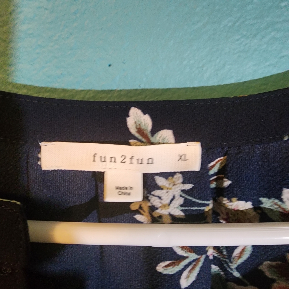 Navy Floral Split-V Neck Cap Sleeve Blouse - Picture 2 of 4